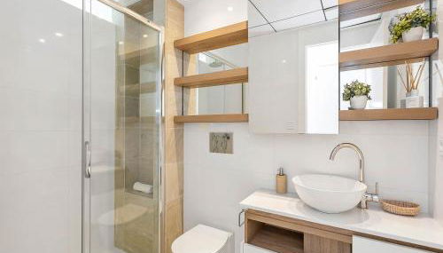 Newly Built Apartment with Direct Pool Access - Photo 4, Shower
