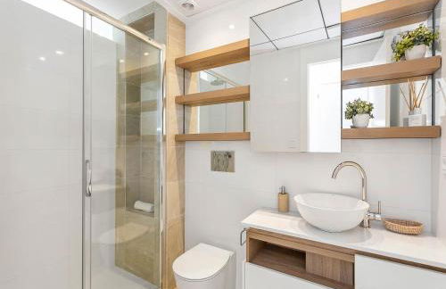 Newly Built Apartment with Direct Pool Access - Photo 4