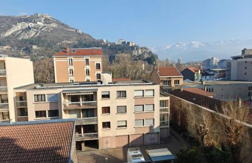 GARE, T2, Vue Bastille et Belledonne, climatisation, neuf - Foto 2