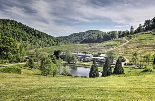 Romantic Log Cabin Escape on Delfosse Winery! - Foto 1