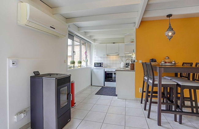 Bright Holiday Home in Lanaken near Lake with Garden - Foto 23