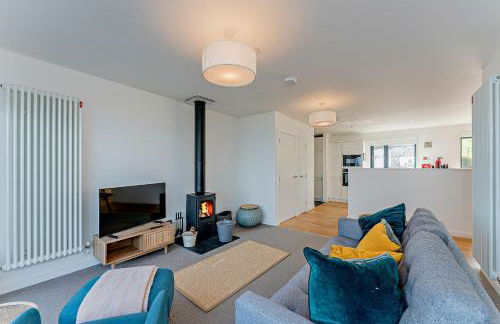 Residence 11 by Together Travel - Luxury 2-Bed Ground Floor Apartment - Photo 3