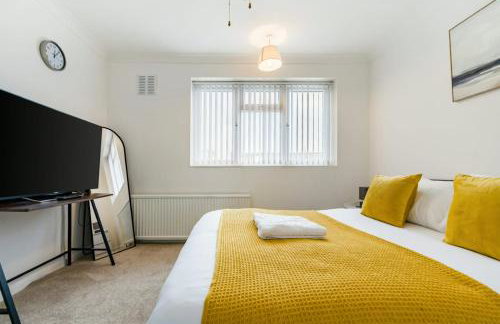 Stylish 3-Bed Home - 5 min walk to ExCeL - Free Parking - Near O2 & Canary Wharf - Photo 14