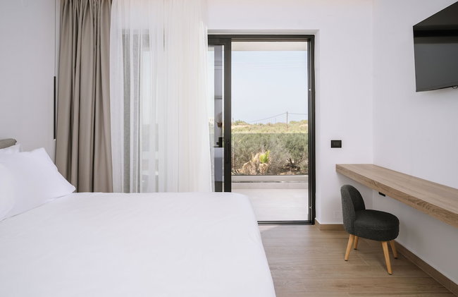Villa Anassa - Luxurious 4-Bedroom Villa with Private Pool by Temma Villas - Photo 11