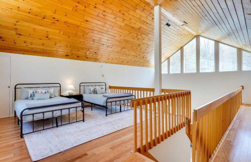 Lake George Oasis with 9 Acres, Hot Tub and Game Room! - Foto 30