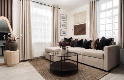 New Modern 2 Bedroom Central Apt Greater Manchester, Sleeps 5, Near Airport with Great Transport Links - Foto 2