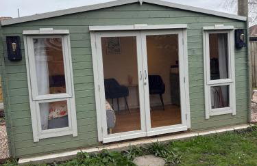 Tiny home OR Chalet - with toilet & shower room in separate outbuilding - Foto 4