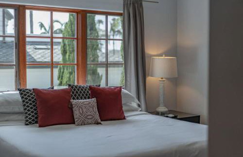 Mediterranean Beauty with Rooftop Deck and Views - Foto 37