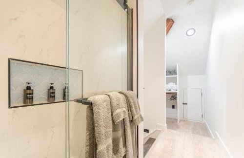 Artisan Oasis-hot Tub Fire Pit 8bd Whole House - Photo 33