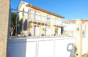 Casa com jardim privado e estacionamento no interior - Foto 3