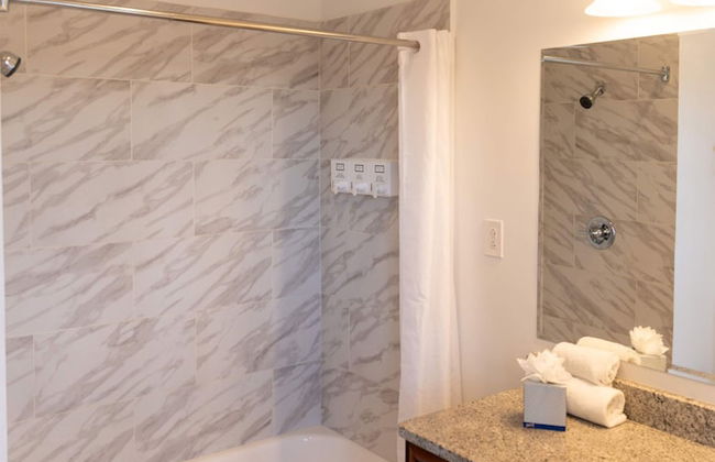 Sosuite 2BR Apt w W D Gym On-site Restaurant - Photo 39