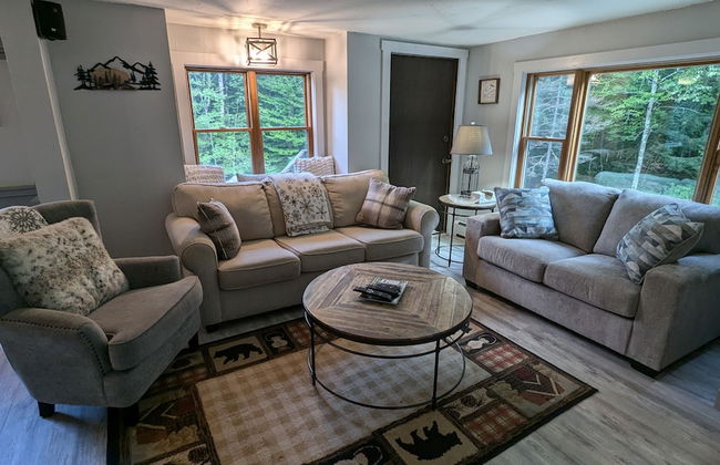 Killington Mountain Home! HotTub & 5 min to Skiing! 3 Bedroom Home by RedAwning - Foto 13