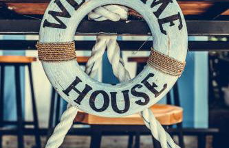 WELCOMEHOUSE close to east beach, shops, restaurants and RAF base - Foto 1