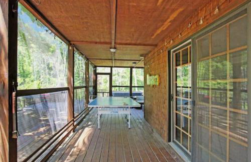 Secluded cabin on 10 acres - hot tub & game room! - Foto 24