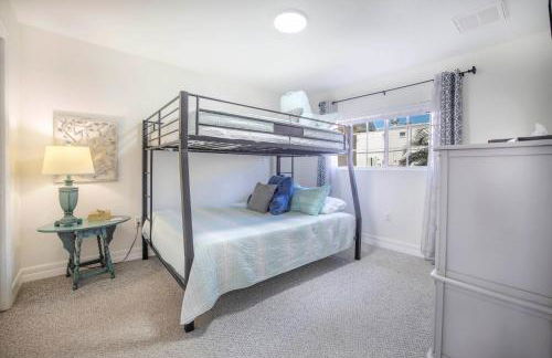 Village Breeze - Heated Pool, Private Patio, Village and Beach! - Foto 7