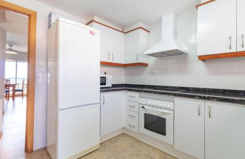 Global Properties, Adosado en primera linea de playa con vistas al mar - Foto 11