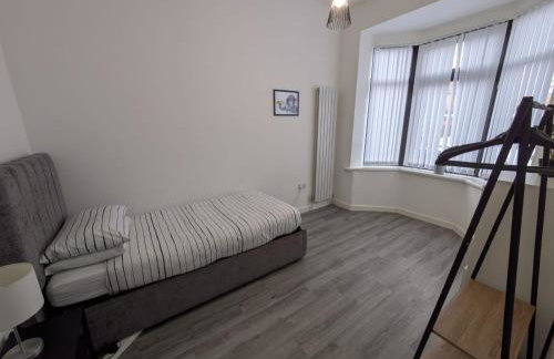 6 bedroom 6 Ensuite 1 min to M6 Jct 9 15 min to Bham - Foto 12