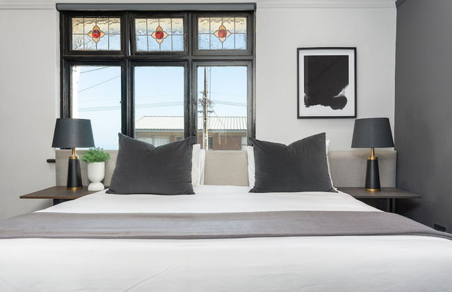 One Calais Luxury Apartments - Photo 14