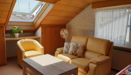 Sonnige ruhige Dachzimmer inkl WIFI plus Kaffee mit WG Dusche und neuer Küche - Foto 2