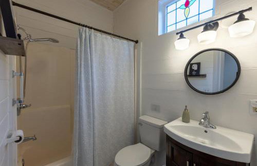 Cozy Spring Night HotTub Firepit PetFriendly Patio - Foto 22