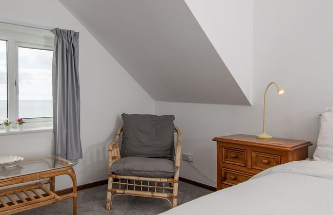 Beautiful Beachfront House wth Balcony Sea Views - Foto 43