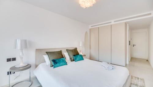 Luxury 5-Bedroom Townhouse in Puente Romano - Foto 5, wardrobe