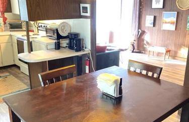 THE HILO HOMEBASE - Charming 3 Bedroom Hilo Home, with AC! - Foto 11