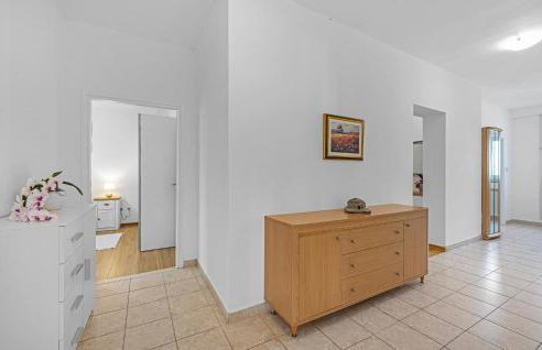 3 Bedroom Lovely Apartment In Sibenik - Photo 18