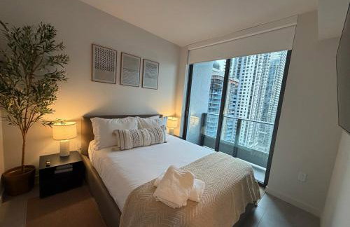 Downtown Condo with Den and Pool Access - Foto 2