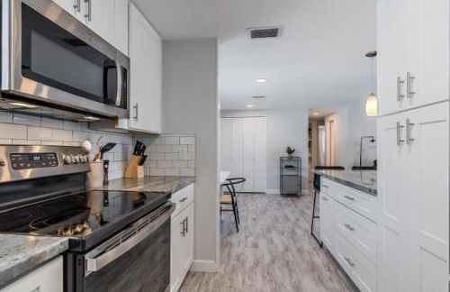 The Wisteria Oasis With heated pool and hot tub - Foto 13