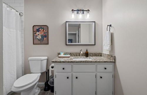 Relaxing 3-Bedroom Home Close to City Center - Foto 13