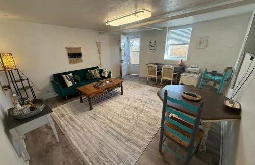 1 bedroom 1 bath Boho Basement - Foto 3