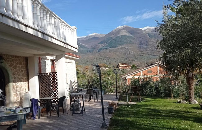 1-bed Apartment Sleeps 2 - Free Parking and Garden - Foto 1