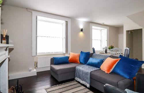 Carew House Cottage - Photo 3