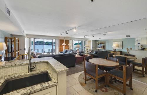 111 Edgewater Inn - Photo 9