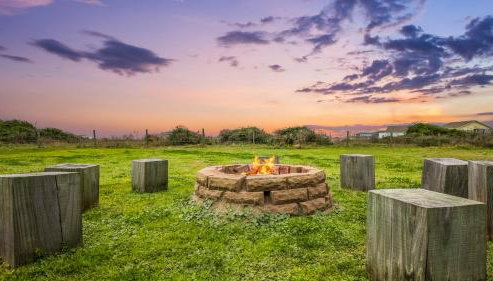 Sand Dollar Beachside 3BR Retreat, Ocean Views, Firepit & Pet Friendly - Foto 2