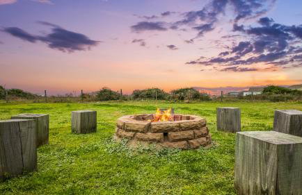 Sand Dollar Beachside 3BR Retreat, Ocean Views, Firepit & Pet Friendly - Foto 2