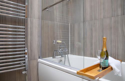 Stylish 3x bed house in Soham - Photo 25