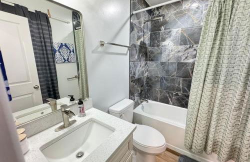 Beautiful Cozy Home in DC with Easy Parking - Photo 3