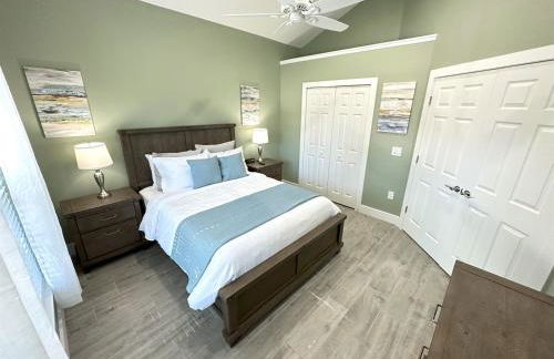 BRAND NEW! Lakefront 9BR Pool Hot Tub Outdoor Kitchen BBQ Theater 2 miles Disney - Foto 14