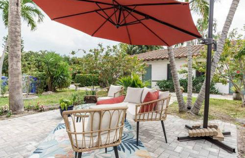 New & Blue - 2 blocks to the beach - Photo 20