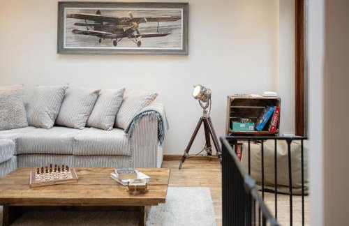 The Coach House - Beautiful Home in Cheltenham! - Photo 21