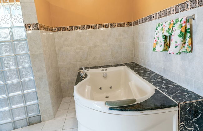 YanceyLargo- 4BR Villa Jacuzzi & Mountain Views by RedAwning - Foto 11