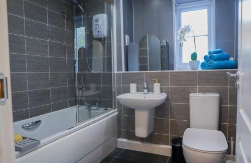 Group-Friendly 4-Bedroom-Guests 7-Ideal for Contractors Stay - Foto 19