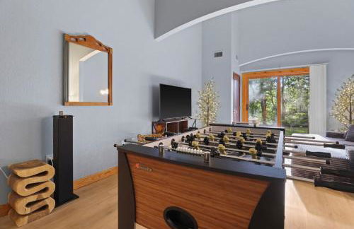 Family Getaway - Outdoor Activity Oasis - Mins to Downtown and Water Parks - Jacuzzi - Game Rm - Foto 2