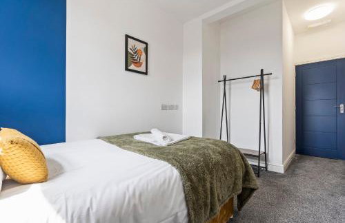 4 Beds 3 Bath (2-ensuites) Free Parking 75Mbps - Foto 25