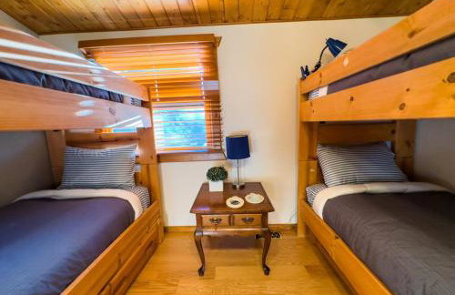 The Carriage House Walk to River Lake In Town - Foto 23