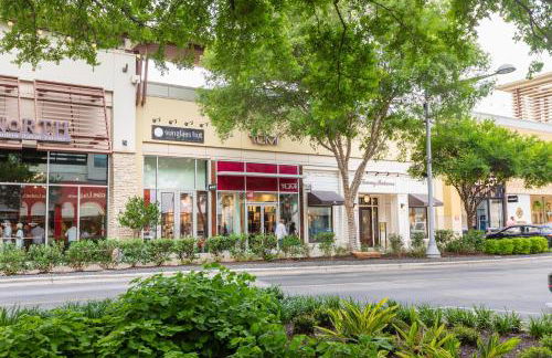 The Treehouse Spacious & Fun 2BR Retreat in the Heart of the Domain - Foto 25