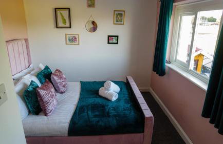 The Snug, ideal for sporting events and city breaks, hidden nook in the Heart of Newcastle, with parking, Wifi, Smart Tv, close to all local travel links - Foto 27