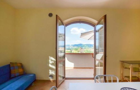 2 Bedroom Awesome Apartment In Gubbio - Foto 14